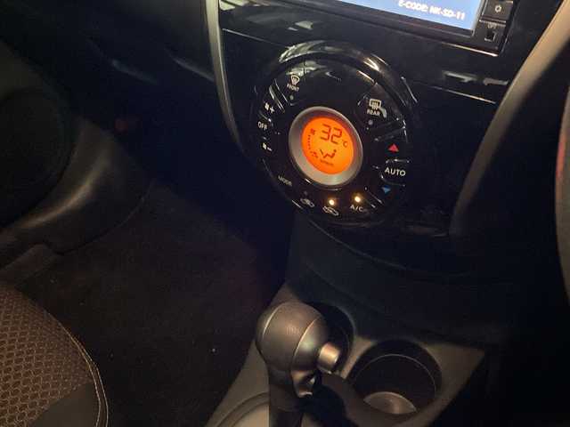 日産 ノート メダリスト エマージェンシーB 埼玉県 2015(平27)年 4.5万km インペリアルアンバーP エマージェンシーブレーキ/アラウンドビューモニター/HIDオートライト/ハーフレザーシート/純正15インチAW/プッシュスタート/禁煙車