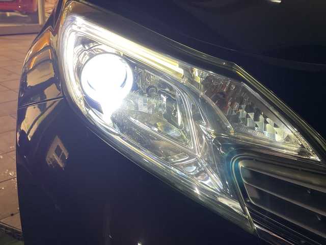 日産 ノート メダリスト エマージェンシーB 埼玉県 2015(平27)年 4.5万km インペリアルアンバーP エマージェンシーブレーキ/アラウンドビューモニター/HIDオートライト/ハーフレザーシート/純正15インチAW/プッシュスタート/禁煙車