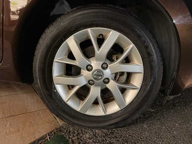 日産 ノート メダリスト エマージェンシーB 埼玉県 2015(平27)年 4.5万km インペリアルアンバーP エマージェンシーブレーキ/アラウンドビューモニター/HIDオートライト/ハーフレザーシート/純正15インチAW/プッシュスタート/禁煙車