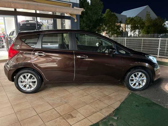 日産 ノート メダリスト エマージェンシーB 埼玉県 2015(平27)年 4.5万km インペリアルアンバーP エマージェンシーブレーキ/アラウンドビューモニター/HIDオートライト/ハーフレザーシート/純正15インチAW/プッシュスタート/禁煙車