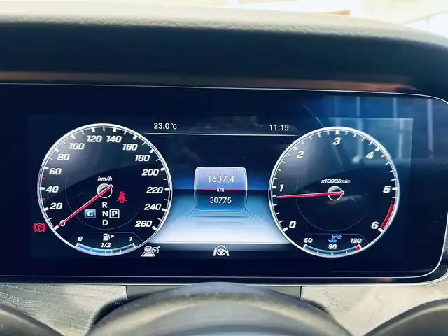 メルセデス・ベンツ ＣＬＳ２２０ｄ スポーツ エクスクルーシブPKG 大阪府 2018(平30)年 3.1万km ダイヤモンドホワイト レーダーセーフティ/サンルーフ/赤黒革/メモリ付きパワーシート/エアシートヒーター/純正ナビ/TV/360度カメラ/applecarplay/ACC/HUD/ブラインドスポット/純正19インチAW/LEDヘッドライト/アンビエントライト/ブルメスター/電動リアゲート