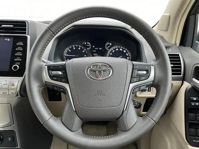 トヨタ ランドクルーザー プラド TX Lパッケージ 栃木県 2022(令4)年 0.7万km ホワイトパールクリスタルシャイン サンルーフ/純正SDナビ/ワンオーナー/Bluetooth CD iPod AUX/フルセグTV/全方位カメラ/セーフティセンス/レーダークルーズコントロール/プリクラッシュセーフティ/レーンキープアシスト/衝突軽減システム/盗難防止装置/LEDヘッドランプ/オートライト/フォグランプ/純正19インチアルミホイール/ベージュレザーシート/快適温熱シート/パワーシート/禁煙車/ビルドインETC2.0/ドライブレコーダー/保証書