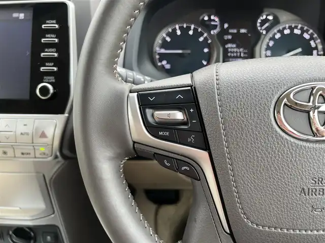 トヨタ ランドクルーザー プラド TX Lパッケージ 栃木県 2022(令4)年 0.7万km ホワイトパールクリスタルシャイン サンルーフ/純正SDナビ/ワンオーナー/Bluetooth CD iPod AUX/フルセグTV/全方位カメラ/セーフティセンス/レーダークルーズコントロール/プリクラッシュセーフティ/レーンキープアシスト/衝突軽減システム/盗難防止装置/LEDヘッドランプ/オートライト/フォグランプ/純正19インチアルミホイール/ベージュレザーシート/快適温熱シート/パワーシート/禁煙車/ビルドインETC2.0/ドライブレコーダー/保証書