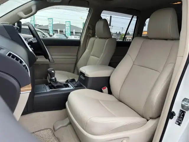 トヨタ ランドクルーザー プラド TX Lパッケージ 栃木県 2022(令4)年 0.7万km ホワイトパールクリスタルシャイン サンルーフ/純正SDナビ/ワンオーナー/Bluetooth CD iPod AUX/フルセグTV/全方位カメラ/セーフティセンス/レーダークルーズコントロール/プリクラッシュセーフティ/レーンキープアシスト/衝突軽減システム/盗難防止装置/LEDヘッドランプ/オートライト/フォグランプ/純正19インチアルミホイール/ベージュレザーシート/快適温熱シート/パワーシート/禁煙車/ビルドインETC2.0/ドライブレコーダー/保証書