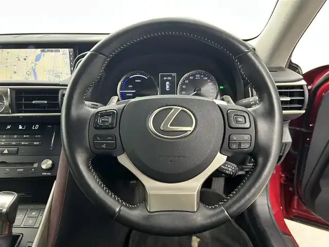レクサス ＩＳ 300h バージョンL 福井県 2018(平30)年 7万km レッドマイカクリスタルシャイン 純正ナビ　/ＣＤ　ＤＶＤ　ブルーレイ　/ＢＴ　ＳＤ　フルセグＴＶ　ＳＤ　ＡＵＸ　ＵＳＢ　/レーダークルーズコントロール　/パドルシフト/ビルトインＥＴＣ２．０　/純正エンジンスターター　　/パワーシート/エアーシート/シートヒーター /レザーシート/ブラインドスポットモニター/レーンキープアシスト/パーキングアシスト