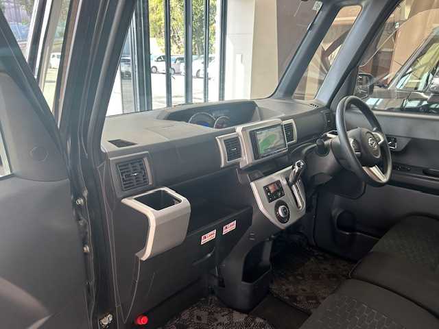 ダイハツ ウェイク X ファインセレクション SA 高知県 2015(平27)年 9.9万km ブラックマイカメタリック (株)IDOMが運営する【じしゃロン高知店】の自社ローン専用車両になります。こちらは現金またはオートローンご利用時の価格です。自社ローンご希望の方は別途その旨お申付け下さい/社外ＳＤナビ/（AM/FM/CD/DVD/BT)/バックカメラ　/フルセグＴＶ　/ＥＴＣ　/スマートキー　/スペアキー　/片側パワースライドドア　/ＬＥＤヘッドライト　/オートライト　/純正フロアマット　/衝突安全軽減ブレーキ　/電動格納ミラー