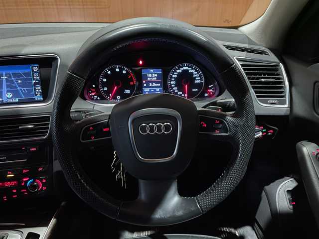 アウディ Ｑ５ 2．0 TFSI クワトロ 愛知県 2010(平22)年 9.2万km ファントムブラックパールエフェクト 純正メモリナビ/バックカメラ/フルセグTV/Bluetooth/クルーズコントロール/黒革シート/シートヒーター/メモリ付きパワーシート/アドバンストキー/パワーバックドア/HIDヘッドライト/純正18インチAW/保証書/取説/スペアキー