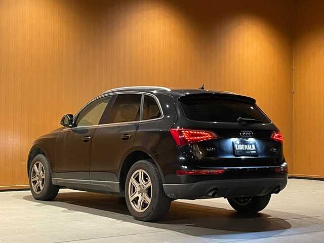 アウディ Ｑ５ 2．0 TFSI クワトロ 愛知県 2010(平22)年 9.2万km ファントムブラックパールエフェクト 純正メモリナビ/バックカメラ/フルセグTV/Bluetooth/クルーズコントロール/黒革シート/シートヒーター/メモリ付きパワーシート/アドバンストキー/パワーバックドア/HIDヘッドライト/純正18インチAW/保証書/取説/スペアキー