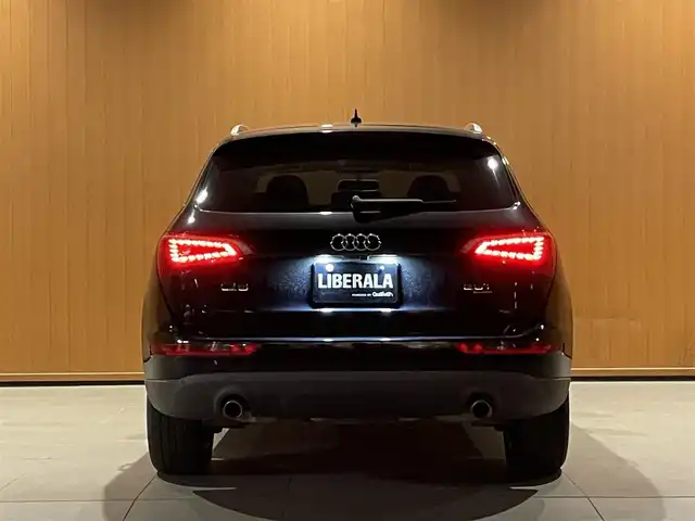 アウディ Ｑ５ 2．0 TFSI クワトロ 愛知県 2010(平22)年 9.2万km ファントムブラックパールエフェクト 純正メモリナビ/バックカメラ/フルセグTV/Bluetooth/クルーズコントロール/黒革シート/シートヒーター/メモリ付きパワーシート/アドバンストキー/パワーバックドア/HIDヘッドライト/純正18インチAW/保証書/取説/スペアキー