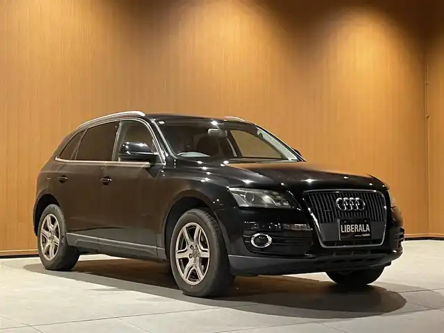 アウディ Ｑ５ 2．0 TFSI クワトロ 愛知県 2010(平22)年 9.2万km ファントムブラックパールエフェクト 純正メモリナビ/バックカメラ/フルセグTV/Bluetooth/クルーズコントロール/黒革シート/シートヒーター/メモリ付きパワーシート/アドバンストキー/パワーバックドア/HIDヘッドライト/純正18インチAW/保証書/取説/スペアキー
