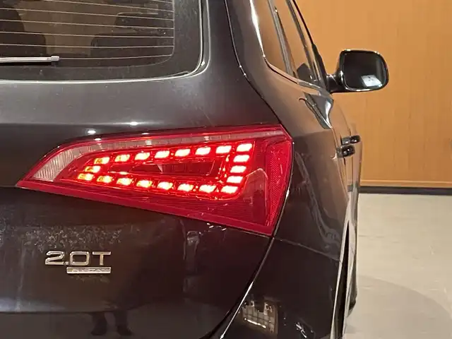 アウディ Ｑ５ 2．0 TFSI クワトロ 愛知県 2010(平22)年 9.2万km ファントムブラックパールエフェクト 純正メモリナビ/バックカメラ/フルセグTV/Bluetooth/クルーズコントロール/黒革シート/シートヒーター/メモリ付きパワーシート/アドバンストキー/パワーバックドア/HIDヘッドライト/純正18インチAW/保証書/取説/スペアキー