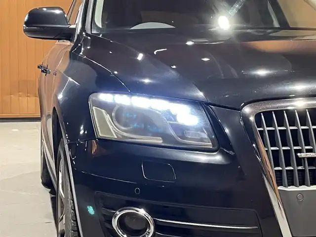 アウディ Ｑ５ 2．0 TFSI クワトロ 愛知県 2010(平22)年 9.2万km ファントムブラックパールエフェクト 純正メモリナビ/バックカメラ/フルセグTV/Bluetooth/クルーズコントロール/黒革シート/シートヒーター/メモリ付きパワーシート/アドバンストキー/パワーバックドア/HIDヘッドライト/純正18インチAW/保証書/取説/スペアキー