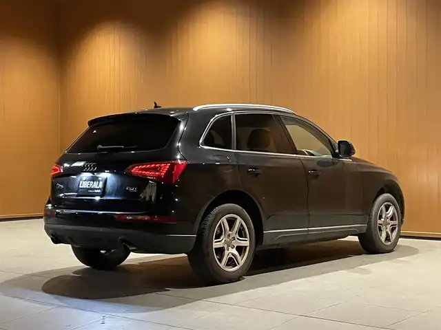 アウディ Ｑ５ 2．0 TFSI クワトロ 愛知県 2010(平22)年 9.2万km ファントムブラックパールエフェクト 純正メモリナビ/バックカメラ/フルセグTV/Bluetooth/クルーズコントロール/黒革シート/シートヒーター/メモリ付きパワーシート/アドバンストキー/パワーバックドア/HIDヘッドライト/純正18インチAW/保証書/取説/スペアキー