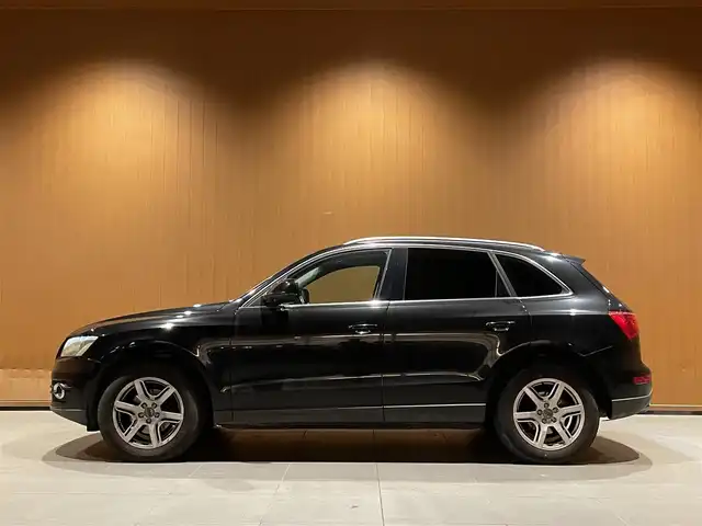 アウディ Ｑ５ 2．0 TFSI クワトロ 愛知県 2010(平22)年 9.2万km ファントムブラックパールエフェクト 純正メモリナビ/バックカメラ/フルセグTV/Bluetooth/クルーズコントロール/黒革シート/シートヒーター/メモリ付きパワーシート/アドバンストキー/パワーバックドア/HIDヘッドライト/純正18インチAW/保証書/取説/スペアキー