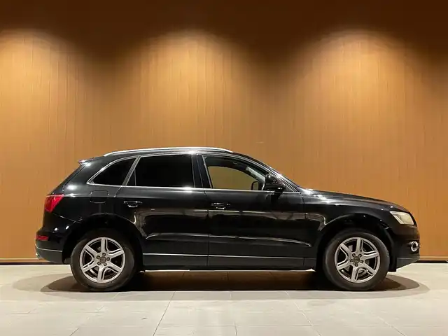 アウディ Ｑ５ 2．0 TFSI クワトロ 愛知県 2010(平22)年 9.2万km ファントムブラックパールエフェクト 純正メモリナビ/バックカメラ/フルセグTV/Bluetooth/クルーズコントロール/黒革シート/シートヒーター/メモリ付きパワーシート/アドバンストキー/パワーバックドア/HIDヘッドライト/純正18インチAW/保証書/取説/スペアキー