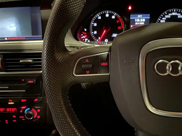 アウディ Ｑ５ 2．0 TFSI クワトロ 愛知県 2010(平22)年 9.2万km ファントムブラックパールエフェクト 純正メモリナビ/バックカメラ/フルセグTV/Bluetooth/クルーズコントロール/黒革シート/シートヒーター/メモリ付きパワーシート/アドバンストキー/パワーバックドア/HIDヘッドライト/純正18インチAW/保証書/取説/スペアキー