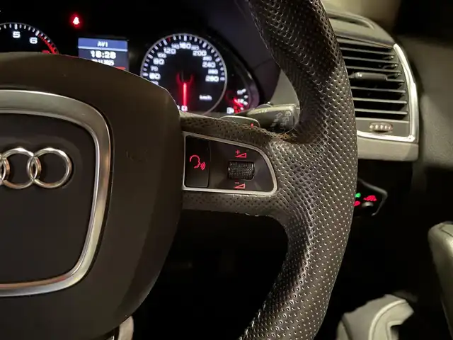 アウディ Ｑ５ 2．0 TFSI クワトロ 愛知県 2010(平22)年 9.2万km ファントムブラックパールエフェクト 純正メモリナビ/バックカメラ/フルセグTV/Bluetooth/クルーズコントロール/黒革シート/シートヒーター/メモリ付きパワーシート/アドバンストキー/パワーバックドア/HIDヘッドライト/純正18インチAW/保証書/取説/スペアキー