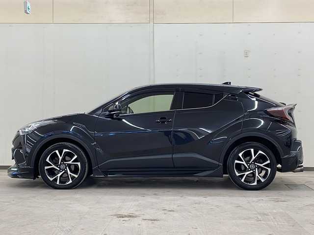 トヨタ Ｃ－ＨＲ G－T 道央・札幌 2017(平29)年 11.4万km ブラックマイカ /4WD//純正SDナビ/（CD、DVD、BT、HDMI、SD、ラジオ、フルセグ）//衝突被害軽減システム//純正エンジンスターター//バックカメラ//コーナーセンサー//レーンキープアシスト//オートライト//オートハイビーム//クルーズコントロール//シートヒーター（運転席・助手席）//ビルトインETC2.0//オートエアコン//横滑り防止装置//オートホールド//スペアキー1本//新車時保証書//取扱説明書