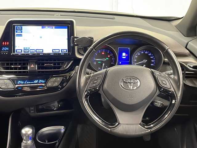 トヨタ Ｃ－ＨＲ G－T 道央・札幌 2017(平29)年 11.4万km ブラックマイカ /4WD//純正SDナビ/（CD、DVD、BT、HDMI、SD、ラジオ、フルセグ）//衝突被害軽減システム//純正エンジンスターター//バックカメラ//コーナーセンサー//レーンキープアシスト//オートライト//オートハイビーム//クルーズコントロール//シートヒーター（運転席・助手席）//ビルトインETC2.0//オートエアコン//横滑り防止装置//オートホールド//スペアキー1本//新車時保証書//取扱説明書