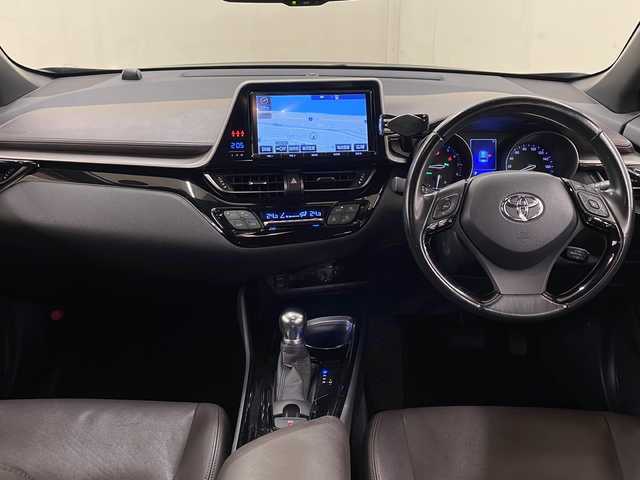 トヨタ Ｃ－ＨＲ G－T 道央・札幌 2017(平29)年 11.4万km ブラックマイカ /4WD//純正SDナビ/（CD、DVD、BT、HDMI、SD、ラジオ、フルセグ）//衝突被害軽減システム//純正エンジンスターター//バックカメラ//コーナーセンサー//レーンキープアシスト//オートライト//オートハイビーム//クルーズコントロール//シートヒーター（運転席・助手席）//ビルトインETC2.0//オートエアコン//横滑り防止装置//オートホールド//スペアキー1本//新車時保証書//取扱説明書