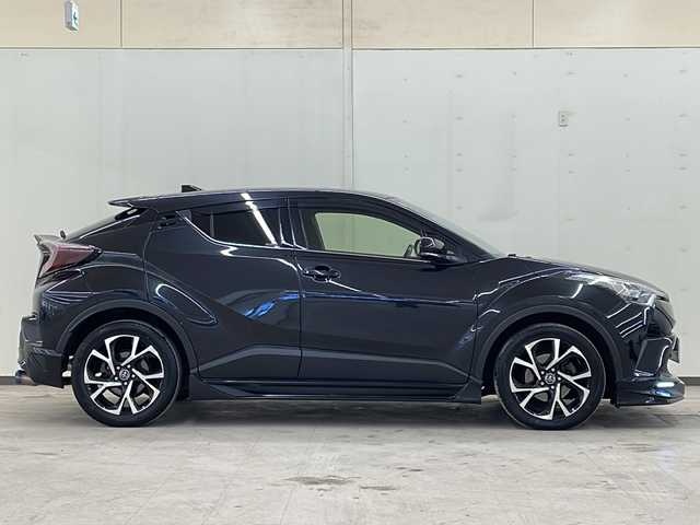 トヨタ Ｃ－ＨＲ G－T 道央・札幌 2017(平29)年 11.4万km ブラックマイカ /4WD//純正SDナビ/（CD、DVD、BT、HDMI、SD、ラジオ、フルセグ）//衝突被害軽減システム//純正エンジンスターター//バックカメラ//コーナーセンサー//レーンキープアシスト//オートライト//オートハイビーム//クルーズコントロール//シートヒーター（運転席・助手席）//ビルトインETC2.0//オートエアコン//横滑り防止装置//オートホールド//スペアキー1本//新車時保証書//取扱説明書