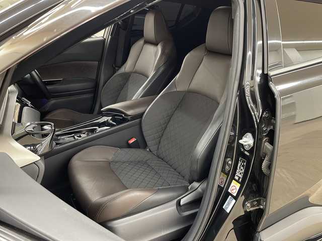 トヨタ Ｃ－ＨＲ G－T 道央・札幌 2017(平29)年 11.4万km ブラックマイカ /4WD//純正SDナビ/（CD、DVD、BT、HDMI、SD、ラジオ、フルセグ）//衝突被害軽減システム//純正エンジンスターター//バックカメラ//コーナーセンサー//レーンキープアシスト//オートライト//オートハイビーム//クルーズコントロール//シートヒーター（運転席・助手席）//ビルトインETC2.0//オートエアコン//横滑り防止装置//オートホールド//スペアキー1本//新車時保証書//取扱説明書