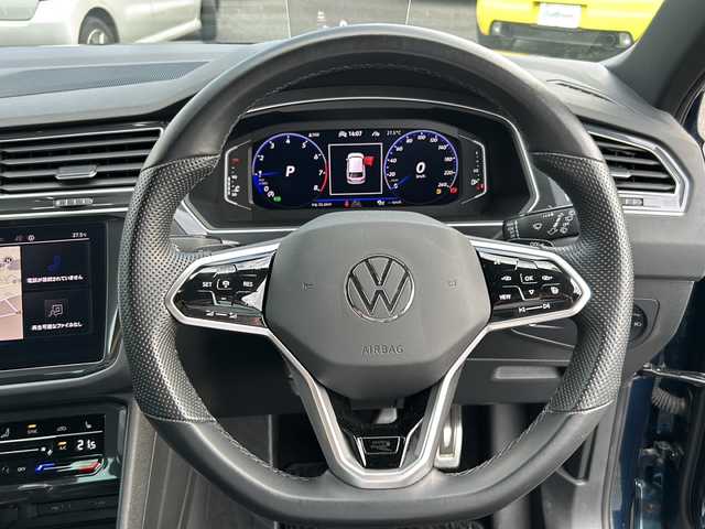 フォルクスワーゲン ＶＷ ティグアン TSI Rライン 東京都 2021(令3)年 2.8万km 青 ワンオーナー/純正ディーラーナビ/（App-connect/Bluetooth）/ガラスルーフ/ビルトインETC2.0/純正20インチアルミホイール/パワーシート（前席）/純正フロアマット/harman/kardonオーディオ/電動リアゲート/パドルシフト/ヒートシーター/バックカメラ/アラウンドビューモニター/LEDヘッドライト/コーナーセンサー（前後）/クルーズコントロール/レーンキープアシスト/カーテンエアバック/アイドリングストップ/スマートキー/スペアキー１本/保証書/取説書