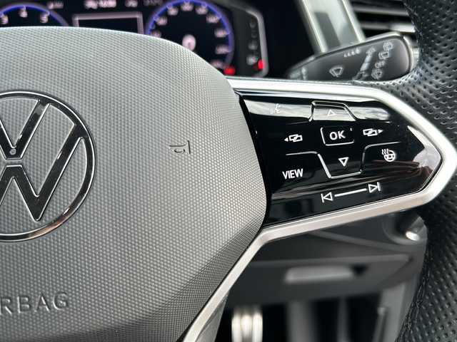 フォルクスワーゲン ＶＷ ティグアン TSI Rライン 東京都 2021(令3)年 2.8万km 青 ワンオーナー/純正ディーラーナビ/（App-connect/Bluetooth）/ガラスルーフ/ビルトインETC2.0/純正20インチアルミホイール/パワーシート（前席）/純正フロアマット/harman/kardonオーディオ/電動リアゲート/パドルシフト/ヒートシーター/バックカメラ/アラウンドビューモニター/LEDヘッドライト/コーナーセンサー（前後）/クルーズコントロール/レーンキープアシスト/カーテンエアバック/アイドリングストップ/スマートキー/スペアキー１本/保証書/取説書