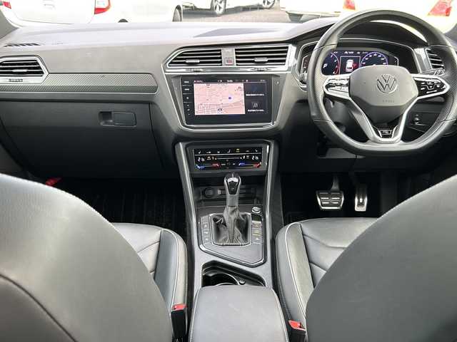 フォルクスワーゲン ＶＷ ティグアン TSI Rライン 東京都 2021(令3)年 2.8万km 青 ワンオーナー/純正ディーラーナビ/（App-connect/Bluetooth）/ガラスルーフ/ビルトインETC2.0/純正20インチアルミホイール/パワーシート（前席）/純正フロアマット/harman/kardonオーディオ/電動リアゲート/パドルシフト/ヒートシーター/バックカメラ/アラウンドビューモニター/LEDヘッドライト/コーナーセンサー（前後）/クルーズコントロール/レーンキープアシスト/カーテンエアバック/アイドリングストップ/スマートキー/スペアキー１本/保証書/取説書