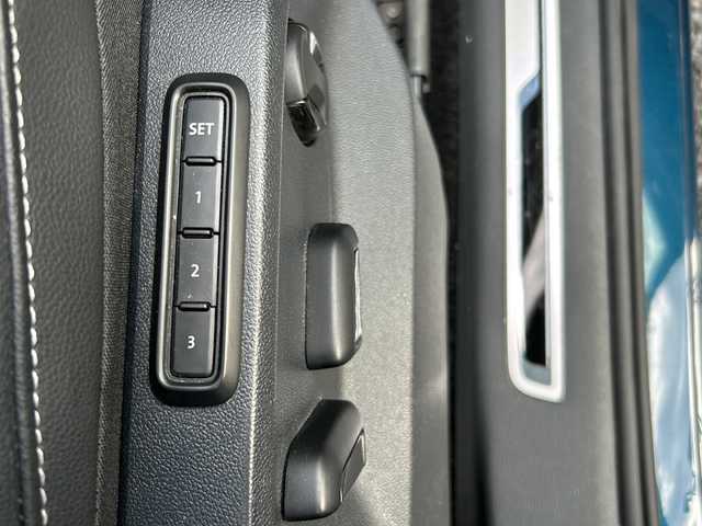 フォルクスワーゲン ＶＷ ティグアン TSI Rライン 東京都 2021(令3)年 2.8万km 青 ワンオーナー/純正ディーラーナビ/（App-connect/Bluetooth）/ガラスルーフ/ビルトインETC2.0/純正20インチアルミホイール/パワーシート（前席）/純正フロアマット/harman/kardonオーディオ/電動リアゲート/パドルシフト/ヒートシーター/バックカメラ/アラウンドビューモニター/LEDヘッドライト/コーナーセンサー（前後）/クルーズコントロール/レーンキープアシスト/カーテンエアバック/アイドリングストップ/スマートキー/スペアキー１本/保証書/取説書