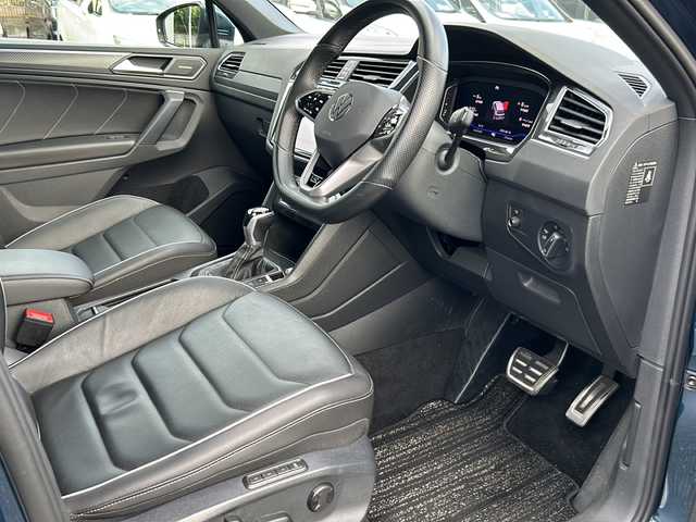 フォルクスワーゲン ＶＷ ティグアン TSI Rライン 東京都 2021(令3)年 2.8万km 青 ワンオーナー/純正ディーラーナビ/（App-connect/Bluetooth）/ガラスルーフ/ビルトインETC2.0/純正20インチアルミホイール/パワーシート（前席）/純正フロアマット/harman/kardonオーディオ/電動リアゲート/パドルシフト/ヒートシーター/バックカメラ/アラウンドビューモニター/LEDヘッドライト/コーナーセンサー（前後）/クルーズコントロール/レーンキープアシスト/カーテンエアバック/アイドリングストップ/スマートキー/スペアキー１本/保証書/取説書