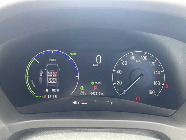ホンダ ヴェゼル ハイブリッド e:HEV Z 山口県 2022(令4)年 4.4万km プラチナホワイトパール 禁煙車/ワンオーナー/純正メモリナビ/(CD/DVD/USB/Bluetooth/フルセグTV)/バックカメラ/ビルトインETC/衝突軽減ブレーキ/レーンキープアシスト/レーダークルーズコントロール/ブラインドスポットモニター/コーナーセンサー/パワーバックドア/パドルシフト/ステアリングスイッチ/ハンドルヒーター/ハーフレザーシート/前席シートヒーター/オートライト/LEDヘッドランプ/フォグランプ/プッシュスタート/スマートキー×２/純正アルミホイール/純正フロアマット/取扱説明書/保証書