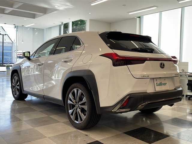 レクサス ＵＸ 200 Fスポーツ 岐阜県 2020(令2)年 3.3万km ホワイトノーヴァガラスフレーク ワンオーナー/ムーンルーフ/パノラミックビューモニター/3眼LEDヘッドライト/ブラインドスポットモニター/ヘッドアップディスプレイ/レーダークルーズコントロール/フルセグTV/ブレーキホールド/アクティブスタビリティコントロール/メモリーシート/電動リアゲート/ステアリングヒーター/前席シートヒーター/リヤ・クロス・トラフィック・アラート/ドライブレコーダー/ETC2.0/スペアキー/アイドリングストップ/純正フロアマット/オートライト/オートマチックハイビーム/ABS/レーンキープアシスト