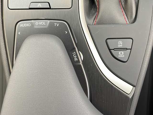 レクサス ＵＸ 200 Fスポーツ 岐阜県 2020(令2)年 3.3万km ホワイトノーヴァガラスフレーク ワンオーナー/ムーンルーフ/パノラミックビューモニター/3眼LEDヘッドライト/ブラインドスポットモニター/ヘッドアップディスプレイ/レーダークルーズコントロール/フルセグTV/ブレーキホールド/アクティブスタビリティコントロール/メモリーシート/電動リアゲート/ステアリングヒーター/前席シートヒーター/リヤ・クロス・トラフィック・アラート/ドライブレコーダー/ETC2.0/スペアキー/アイドリングストップ/純正フロアマット/オートライト/オートマチックハイビーム/ABS/レーンキープアシスト