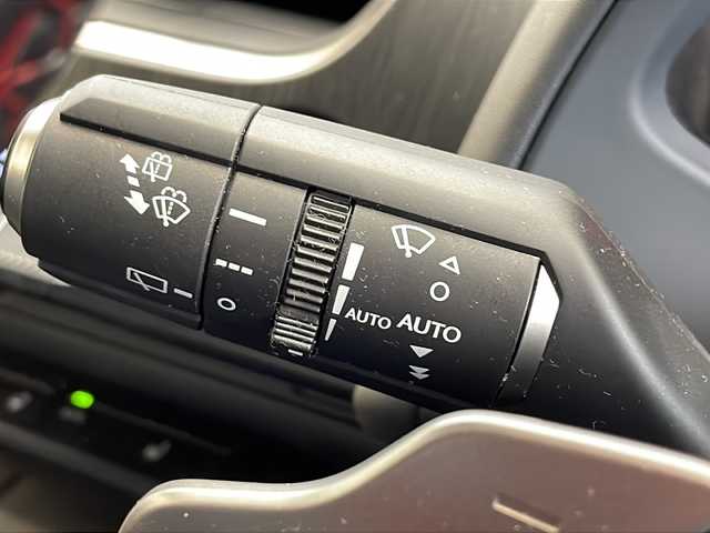 レクサス ＵＸ 200 Fスポーツ 岐阜県 2020(令2)年 3.3万km ホワイトノーヴァガラスフレーク ワンオーナー/ムーンルーフ/パノラミックビューモニター/3眼LEDヘッドライト/ブラインドスポットモニター/ヘッドアップディスプレイ/レーダークルーズコントロール/フルセグTV/ブレーキホールド/アクティブスタビリティコントロール/メモリーシート/電動リアゲート/ステアリングヒーター/前席シートヒーター/リヤ・クロス・トラフィック・アラート/ドライブレコーダー/ETC2.0/スペアキー/アイドリングストップ/純正フロアマット/オートライト/オートマチックハイビーム/ABS/レーンキープアシスト