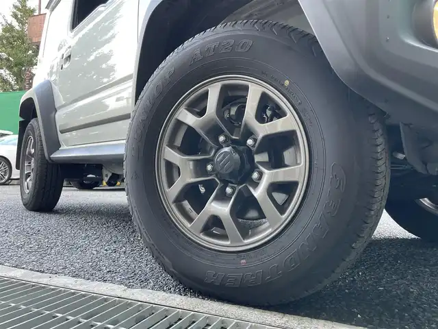 スズキ ジムニー シエラ JC 大分県 2023(令5)年 1.3万km ピュアホワイトP ワンオーナー/純正8型SDナビ【CN-HZ885】/(CD/DVD/フルセグTV/SD/USB/Bluetooth)/バックカメラ/セーフティーサポート/・デュアルセンサーブレーキサポート/・誤発進抑制機能/・ふらつき警報機能/・先行者発進お知らせ機能/・標識認識機能/・ハイビームアシスト/クルーズコントロール/レーンキープアシスト/前席シートヒーター/純正フロアマット/スペアキー×1/ビルトインETC/取扱説明書/新車時保証書