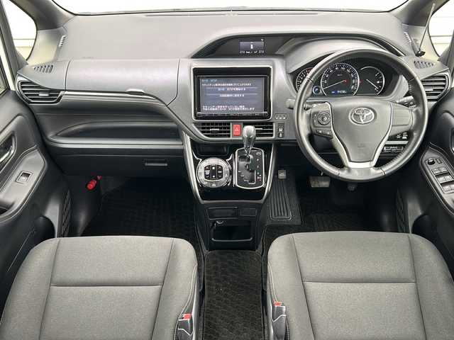 トヨタ エスクァイア Xi 秋田県 2014(平26)年 9.5万km ホワイトパールクリスタルシャイン ・ワンオーナー/・４WD/・寒冷地仕様/・片側パワースライドドア/・純正ナビ/・フルセグTV/・Bluetooth/・後席用モニター/・ETC/・バックカメラ/・オートライト/・スペアキー/・エンジンスターター/・夏タイヤ積込み