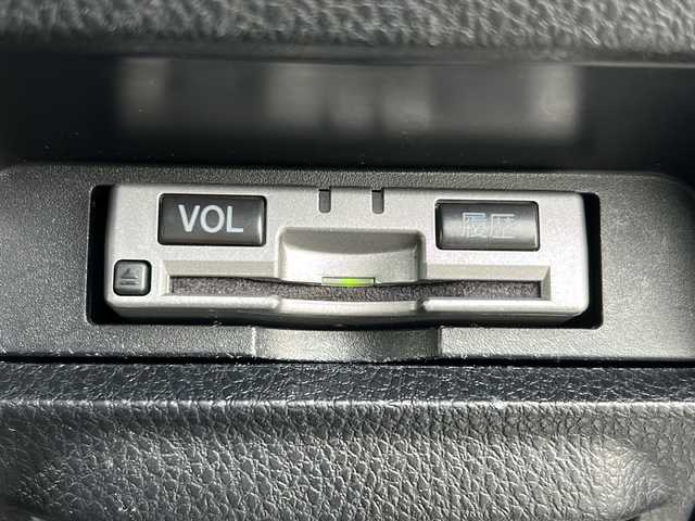 トヨタ エスクァイア Xi 秋田県 2014(平26)年 9.5万km ホワイトパールクリスタルシャイン ・ワンオーナー/・４WD/・寒冷地仕様/・片側パワースライドドア/・純正ナビ/・フルセグTV/・Bluetooth/・後席用モニター/・ETC/・バックカメラ/・オートライト/・スペアキー/・エンジンスターター/・夏タイヤ積込み