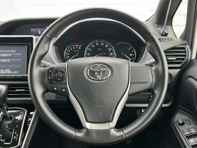 トヨタ エスクァイア Xi 秋田県 2014(平26)年 9.5万km ホワイトパールクリスタルシャイン ・ワンオーナー/・４WD/・寒冷地仕様/・片側パワースライドドア/・純正ナビ/・フルセグTV/・Bluetooth/・後席用モニター/・ETC/・バックカメラ/・オートライト/・スペアキー/・エンジンスターター/・夏タイヤ積込み