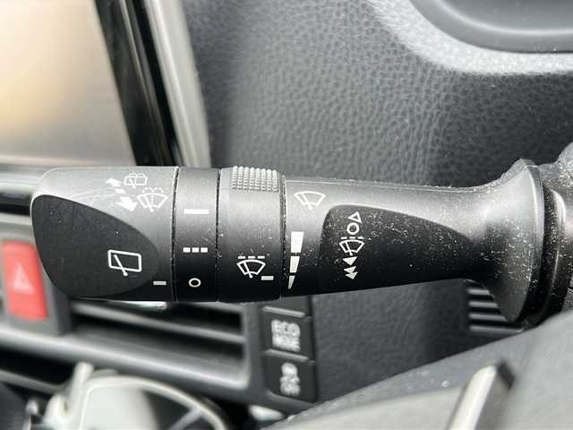 トヨタ エスクァイア Xi 秋田県 2014(平26)年 9.5万km ホワイトパールクリスタルシャイン ・ワンオーナー/・４WD/・寒冷地仕様/・片側パワースライドドア/・純正ナビ/・フルセグTV/・Bluetooth/・後席用モニター/・ETC/・バックカメラ/・オートライト/・スペアキー/・エンジンスターター/・夏タイヤ積込み