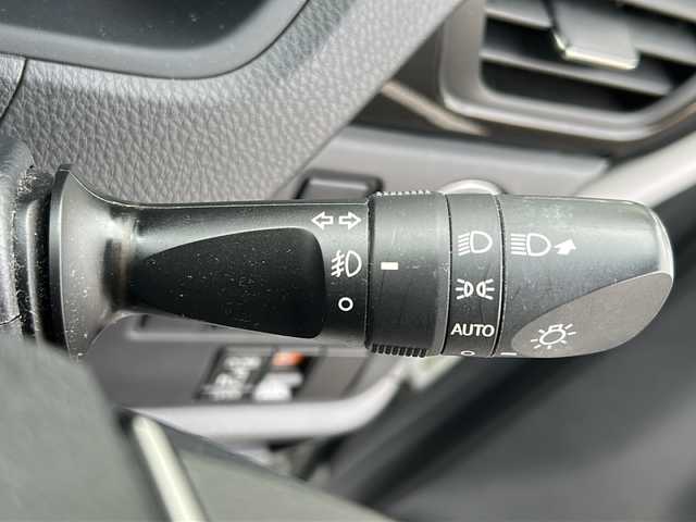 トヨタ エスクァイア Xi 秋田県 2014(平26)年 9.5万km ホワイトパールクリスタルシャイン ・ワンオーナー/・４WD/・寒冷地仕様/・片側パワースライドドア/・純正ナビ/・フルセグTV/・Bluetooth/・後席用モニター/・ETC/・バックカメラ/・オートライト/・スペアキー/・エンジンスターター/・夏タイヤ積込み