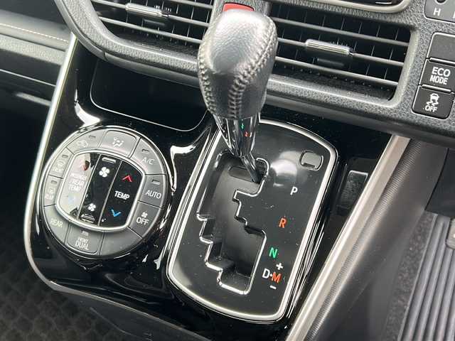 トヨタ エスクァイア Xi 秋田県 2014(平26)年 9.5万km ホワイトパールクリスタルシャイン ・ワンオーナー/・４WD/・寒冷地仕様/・片側パワースライドドア/・純正ナビ/・フルセグTV/・Bluetooth/・後席用モニター/・ETC/・バックカメラ/・オートライト/・スペアキー/・エンジンスターター/・夏タイヤ積込み