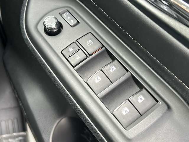 トヨタ エスクァイア Xi 秋田県 2014(平26)年 9.5万km ホワイトパールクリスタルシャイン ・ワンオーナー/・４WD/・寒冷地仕様/・片側パワースライドドア/・純正ナビ/・フルセグTV/・Bluetooth/・後席用モニター/・ETC/・バックカメラ/・オートライト/・スペアキー/・エンジンスターター/・夏タイヤ積込み