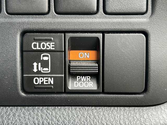 トヨタ エスクァイア Xi 秋田県 2014(平26)年 9.5万km ホワイトパールクリスタルシャイン ・ワンオーナー/・４WD/・寒冷地仕様/・片側パワースライドドア/・純正ナビ/・フルセグTV/・Bluetooth/・後席用モニター/・ETC/・バックカメラ/・オートライト/・スペアキー/・エンジンスターター/・夏タイヤ積込み