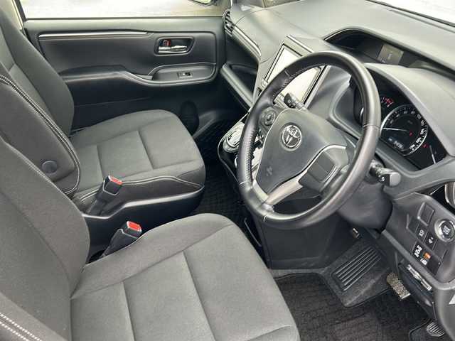 トヨタ エスクァイア Xi 秋田県 2014(平26)年 9.5万km ホワイトパールクリスタルシャイン ・ワンオーナー/・４WD/・寒冷地仕様/・片側パワースライドドア/・純正ナビ/・フルセグTV/・Bluetooth/・後席用モニター/・ETC/・バックカメラ/・オートライト/・スペアキー/・エンジンスターター/・夏タイヤ積込み