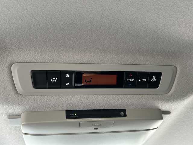 トヨタ エスクァイア Xi 秋田県 2014(平26)年 9.5万km ホワイトパールクリスタルシャイン ・ワンオーナー/・４WD/・寒冷地仕様/・片側パワースライドドア/・純正ナビ/・フルセグTV/・Bluetooth/・後席用モニター/・ETC/・バックカメラ/・オートライト/・スペアキー/・エンジンスターター/・夏タイヤ積込み