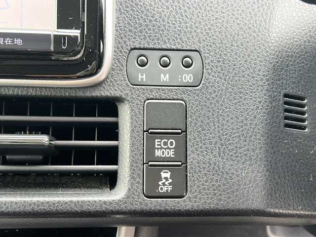 トヨタ エスクァイア Xi 秋田県 2014(平26)年 9.5万km ホワイトパールクリスタルシャイン ・ワンオーナー/・４WD/・寒冷地仕様/・片側パワースライドドア/・純正ナビ/・フルセグTV/・Bluetooth/・後席用モニター/・ETC/・バックカメラ/・オートライト/・スペアキー/・エンジンスターター/・夏タイヤ積込み