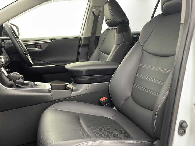 トヨタ ＲＡＶ４ G Zパッケージ 新潟県 2023(令5)年 2.3万km プラチナホワイトパールマイカ 4WD/MODELISTAエアロ/トヨタセーフティセンス/純正メモリナビ/(AM/FM/フルセグ/Bluetooth/AppleCarPlay)/全方位モニター/360度ドライブレコーダー/デジタルインナーミラー/パワーバックドア/レーダークルーズコントロール/LEDオートライト/レザーシート/前席パワーシート/前席シートヒーター/エアシート/運転席メモリーシート/純正19インチアルミホイール/ブラインドスポットモニター/ステアリングヒーター/置くだけ充電/寒冷地仕様/スマートキー/ETX2.0