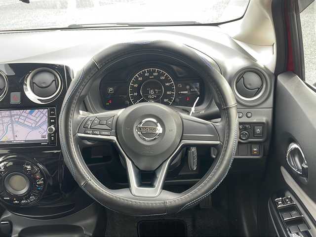 日産 ノート e－パワー X Vセレクション 千葉県 2020(令2)年 0.6万km ガーネットレッド ナビMM319D-W 全方位カメラ ETC 革調シートカバー ETC デジタルインナーミラー LEDライト オートライト 前後ソナー エマージェンシーブレーキ LDW フォグライト スマートキー