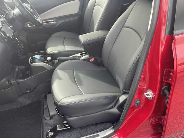 日産 ノート e－パワー X Vセレクション 千葉県 2020(令2)年 0.6万km ガーネットレッド ナビMM319D-W 全方位カメラ ETC 革調シートカバー ETC デジタルインナーミラー LEDライト オートライト 前後ソナー エマージェンシーブレーキ LDW フォグライト スマートキー